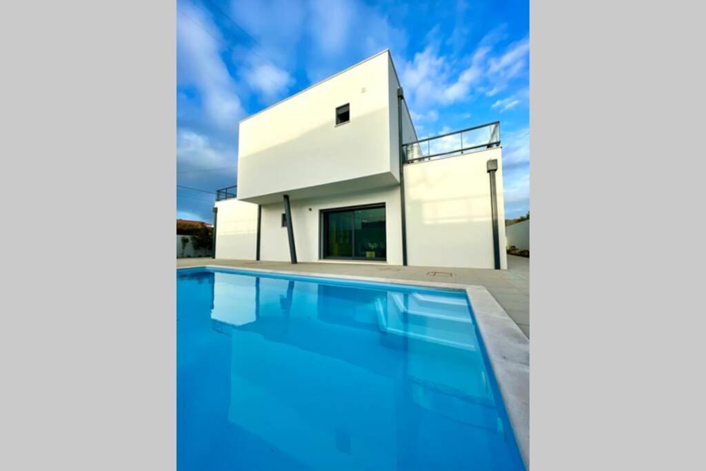 New And Modern 3 Bedroom Villa With Private Heated Pool Near Nazare Сан-Мартинью-ду-Порту Экстерьер фото