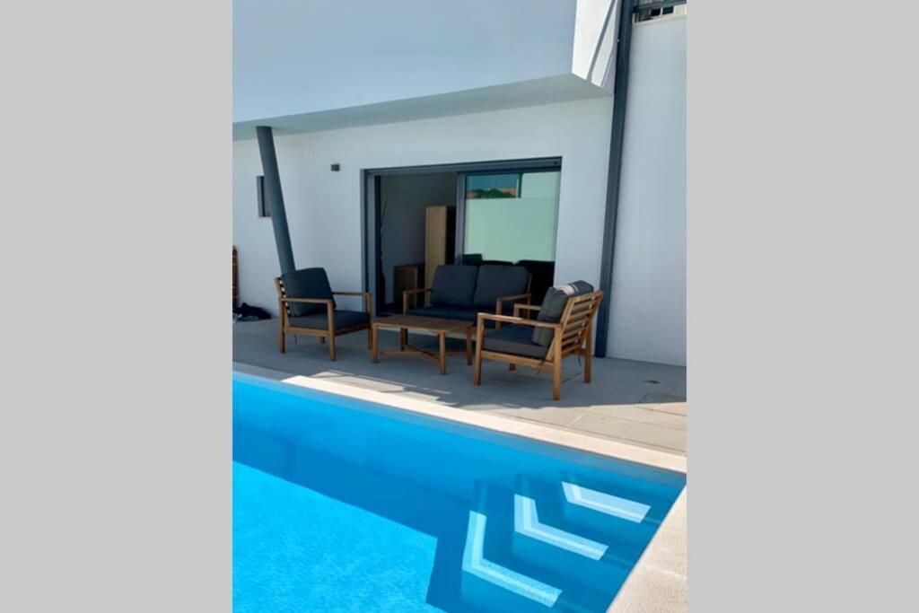 New And Modern 3 Bedroom Villa With Private Heated Pool Near Nazare Сан-Мартинью-ду-Порту Экстерьер фото